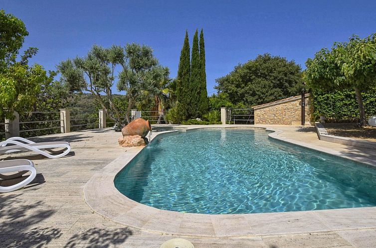 Vakantiehuis Romantisches Ferienhaus mit Jacuzzi im Freien