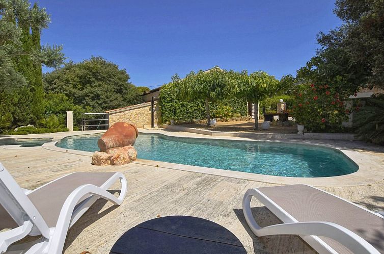 Vakantiehuis Romantisches Ferienhaus mit Jacuzzi im Freien