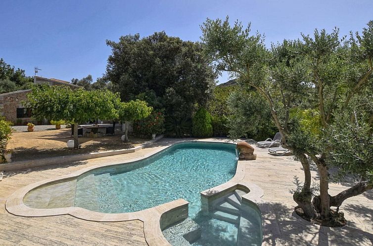 Vakantiehuis Romantisches Ferienhaus mit Jacuzzi im Freien