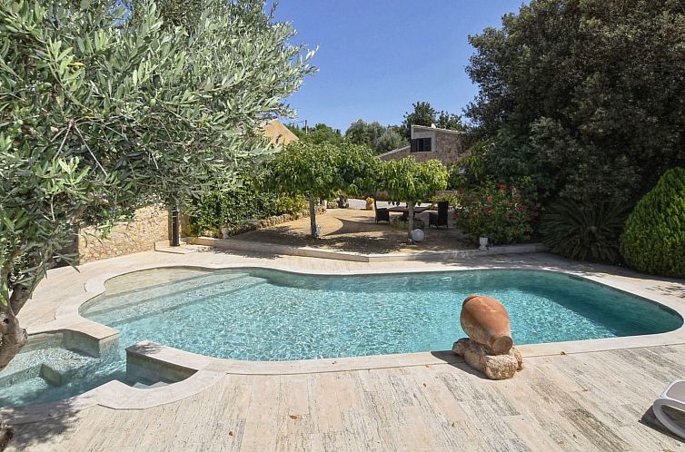 Vakantiehuis Romantisches Ferienhaus mit Jacuzzi im Freien