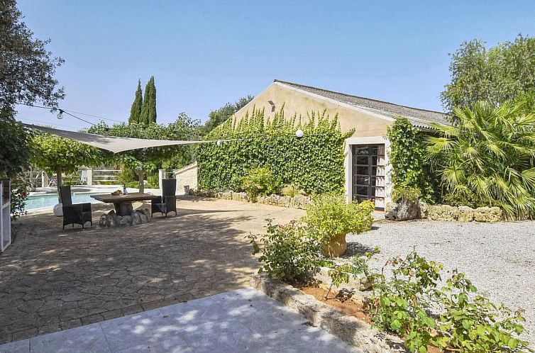 Vakantiehuis Romantisches Ferienhaus mit Jacuzzi im Freien