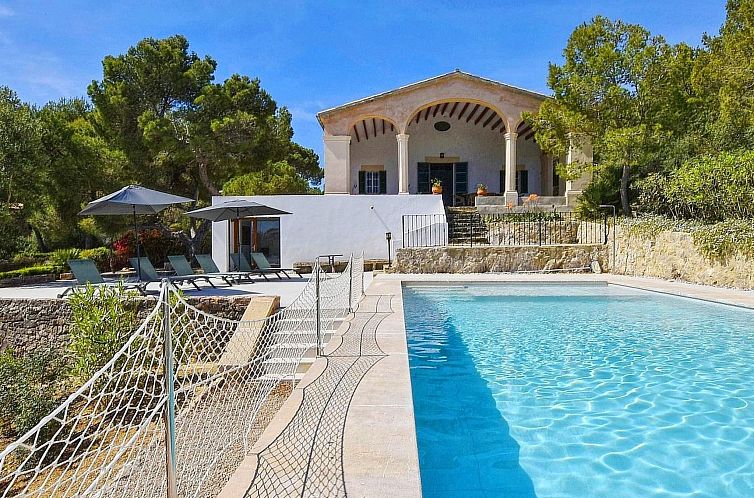 Vakantiehuis Beeindruckende Villa mit Meerblick und Schwimmb