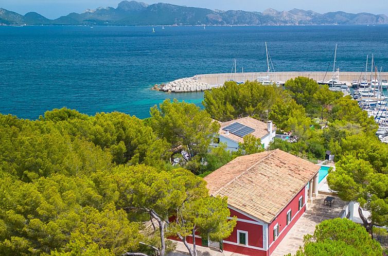 Vakantiehuis Beeindruckende Villa mit Meerblick und Schwimmb