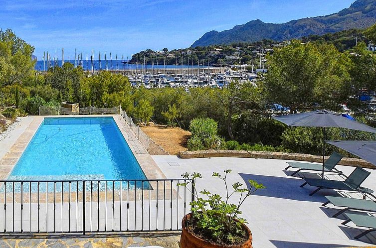 Vakantiehuis Beeindruckende Villa mit Meerblick und Schwimmb