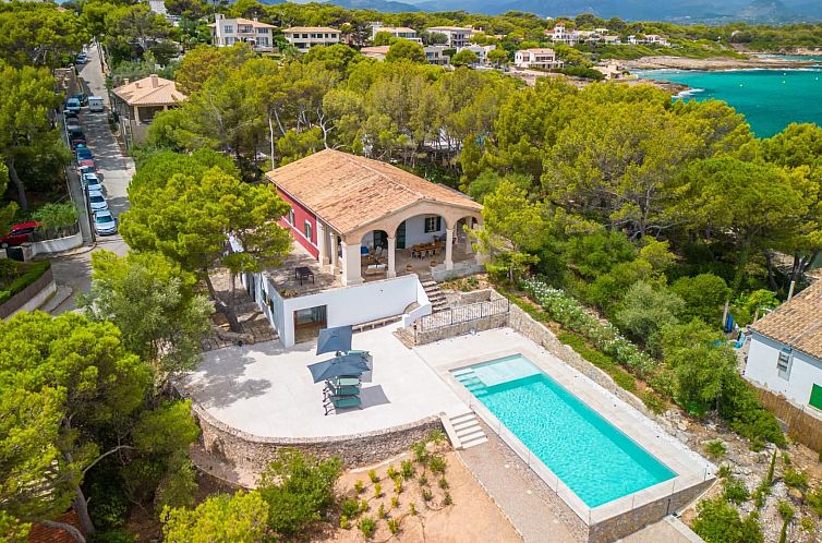 Vakantiehuis Beeindruckende Villa mit Meerblick und Schwimmb