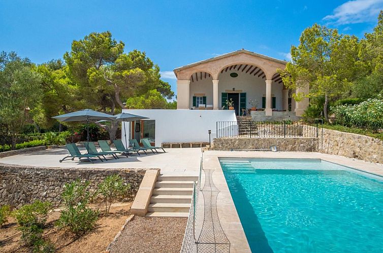 Vakantiehuis Beeindruckende Villa mit Meerblick und Schwimmb