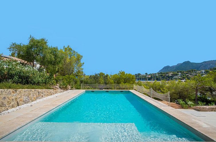 Vakantiehuis Beeindruckende Villa mit Meerblick und Schwimmb