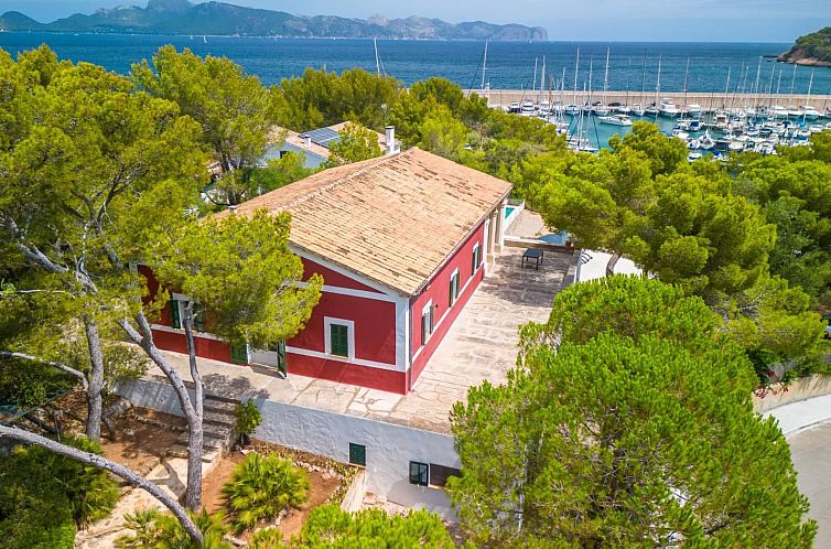 Vakantiehuis Beeindruckende Villa mit Meerblick und Schwimmb