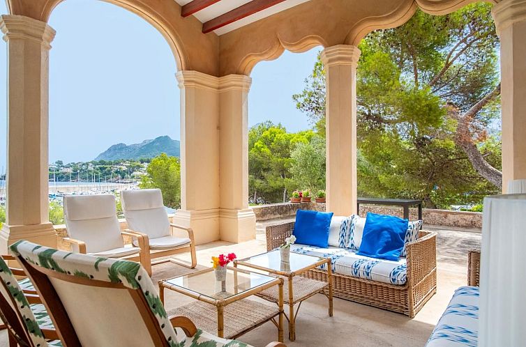 Vakantiehuis Beeindruckende Villa mit Meerblick und Schwimmb