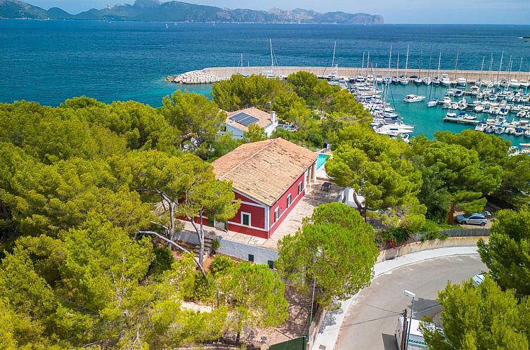Vakantiehuis Beeindruckende Villa mit Meerblick und Schwimmb