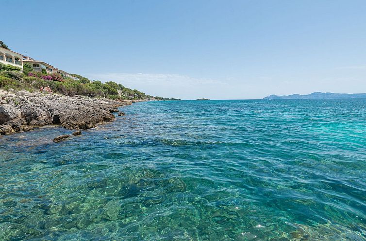 Vakantiehuis Verträumte Villa mit privatem Pool und Liegewi