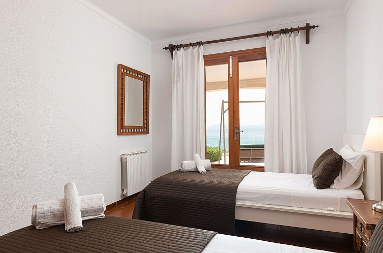 Vakantiehuis Verträumte Villa mit privatem Pool und Liegewi