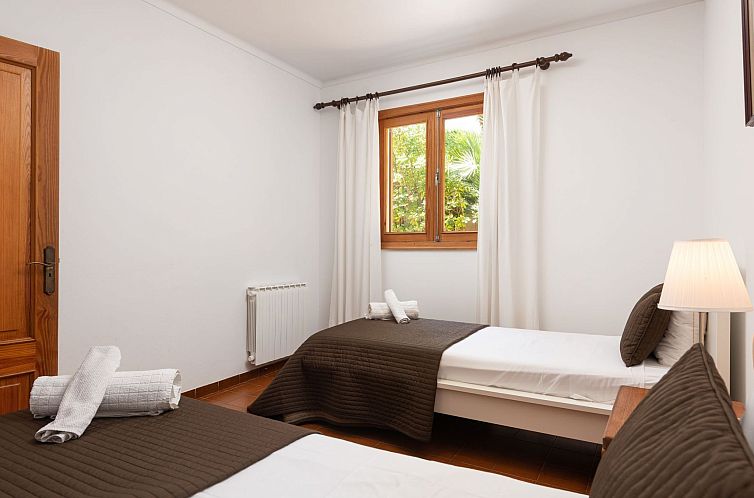 Vakantiehuis Verträumte Villa mit privatem Pool und Liegewi