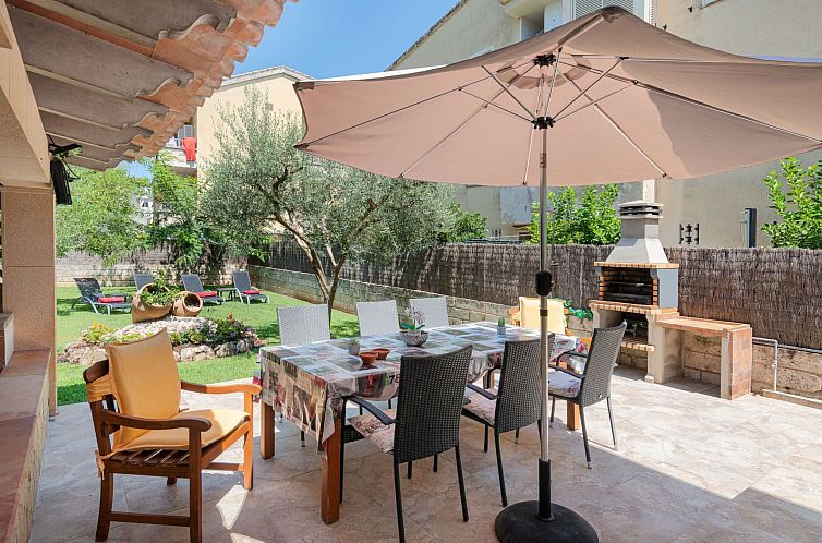 Vakantiehuis Stilvolle Villa mit Terrasse und Nähe zum Stra