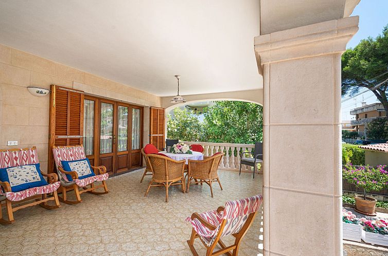Vakantiehuis Stilvolle Villa mit Terrasse und Nähe zum Stra