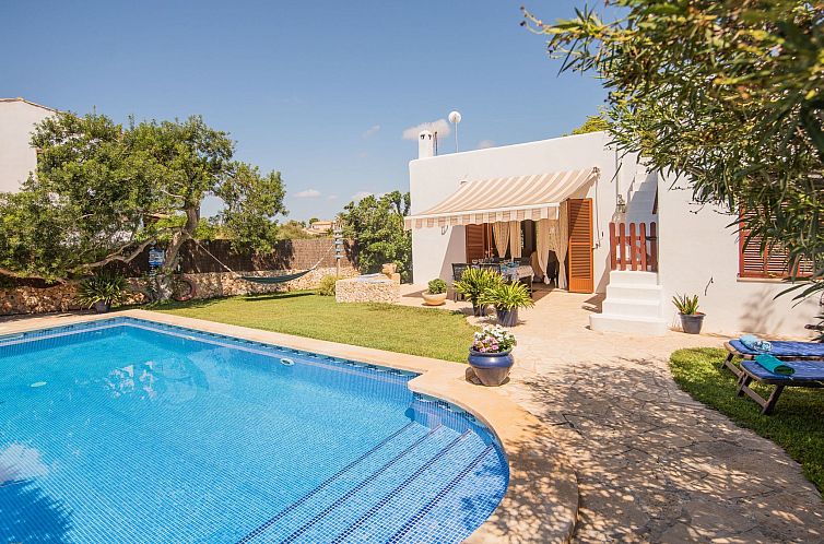Vakantiehuis Villa mit privatem Pool für 4 Personen