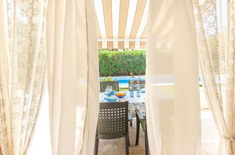 Vakantiehuis Villa mit privatem Pool für 4 Personen
