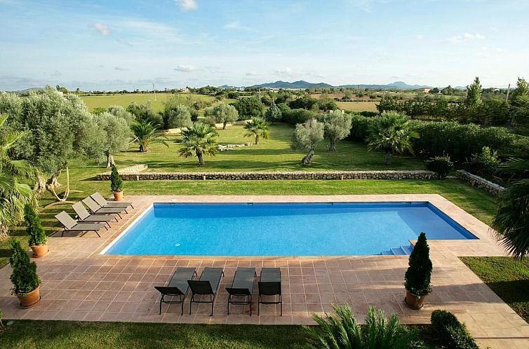 Vakantiehuis mit großem Pool,  parkähnlichen Garten