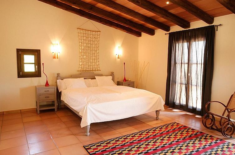 Vakantiehuis mit großem Pool,  parkähnlichen Garten