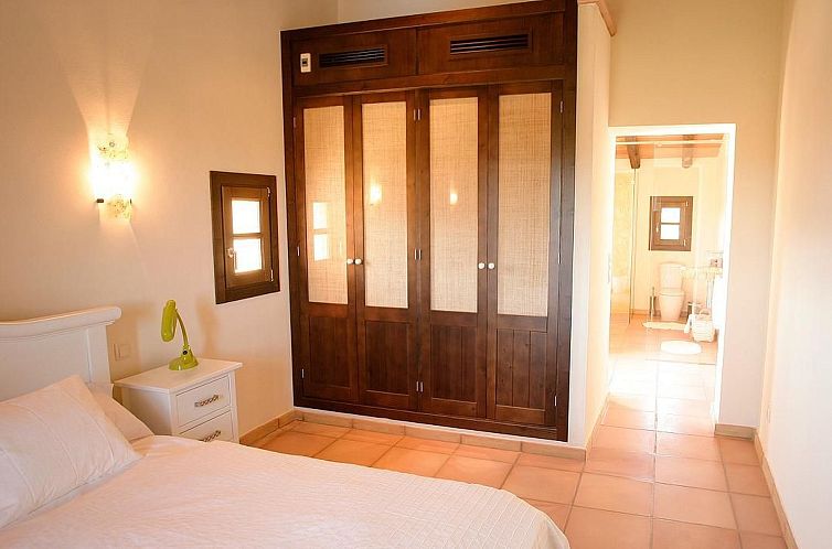 Vakantiehuis mit großem Pool,  parkähnlichen Garten