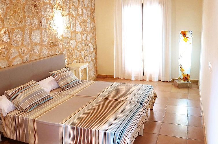 Vakantiehuis mit großem Pool,  parkähnlichen Garten