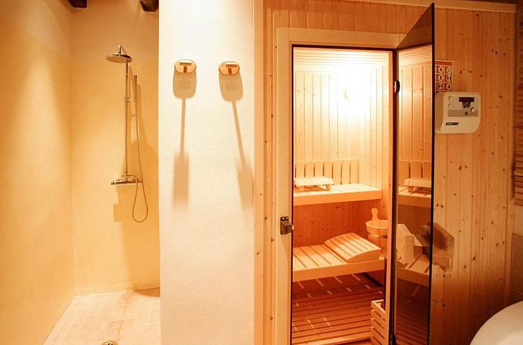 Vakantiehuis mit großem Pool,  parkähnlichen Garten