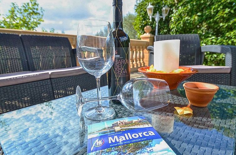 Vakantiehuis Finca mit Schwimmbad und in der Nähe des Rafal