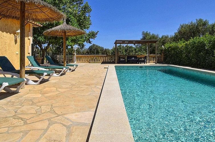 Vakantiehuis Finca mit Schwimmbad und in der Nähe des Rafal