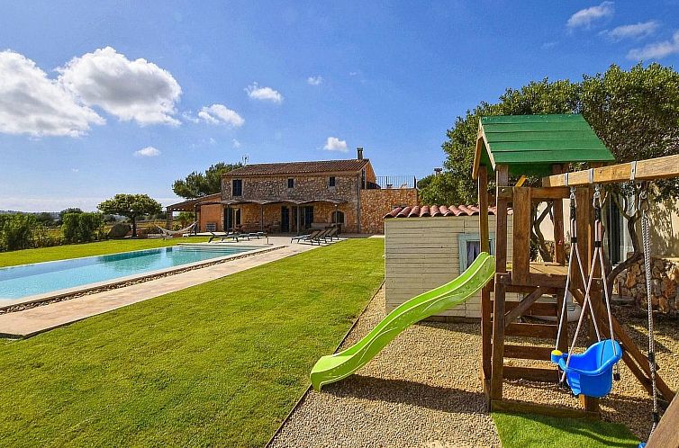 Vakantiehuis Luxuriöse Finca im modernen Stil mit Pool und 