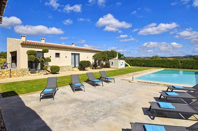 Vakantiehuis Luxuriöse Finca im modernen Stil mit Pool und 