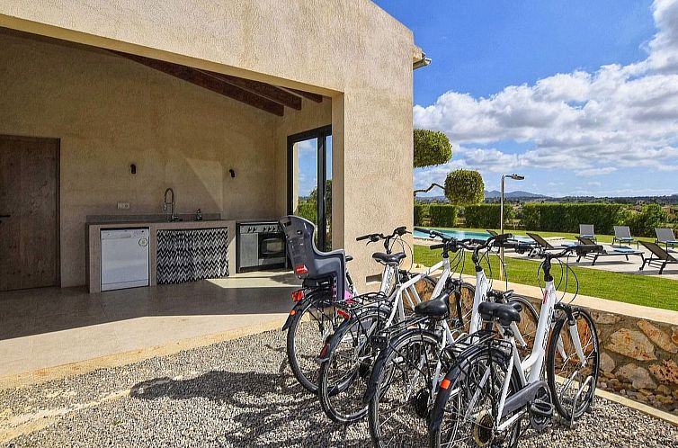 Vakantiehuis Luxuriöse Finca im modernen Stil mit Pool und 