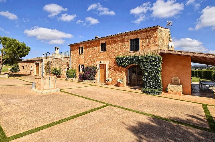 Vakantiehuis Luxuriöse Finca im modernen Stil mit Pool und 