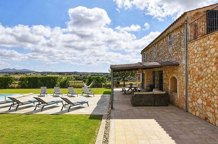 Vakantiehuis Luxuriöse Finca im modernen Stil mit Pool und 