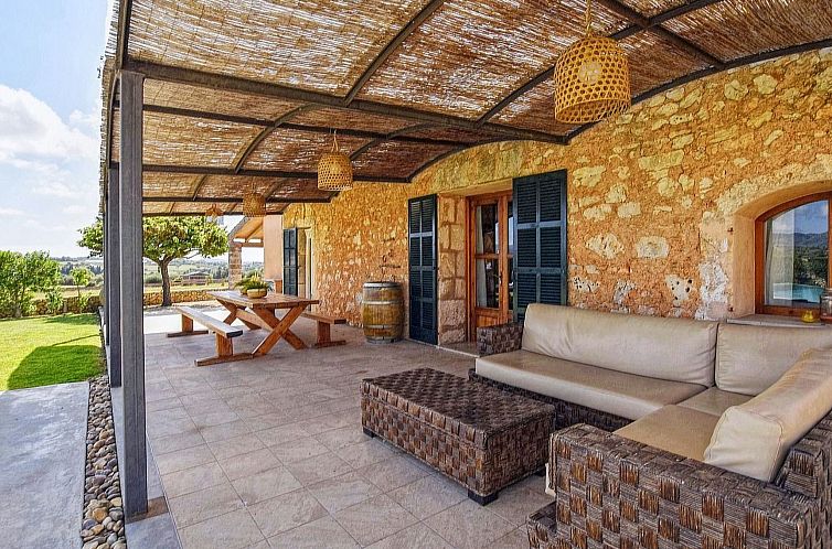 Vakantiehuis Luxuriöse Finca im modernen Stil mit Pool und 