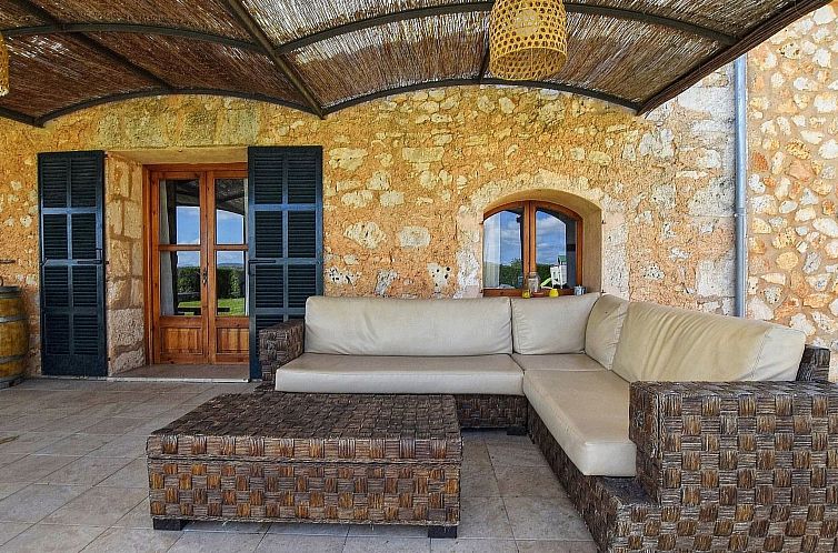 Vakantiehuis Luxuriöse Finca im modernen Stil mit Pool und 