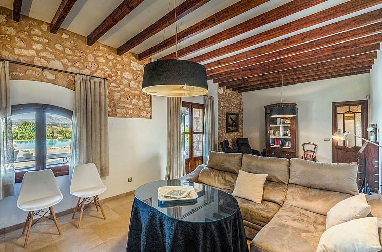 Vakantiehuis Luxuriöse Finca im modernen Stil mit Pool und 