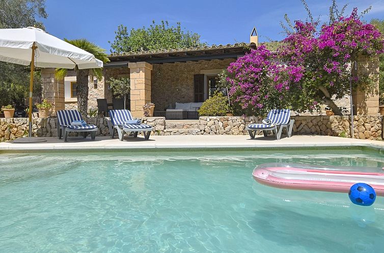 Vakantiehuis Finca mit Bergblick, Schwimmbad und Klimaanlage