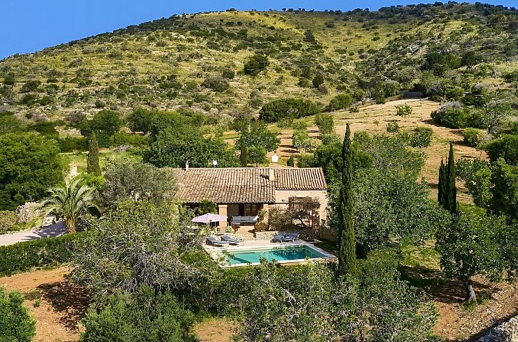 Vakantiehuis Finca mit Bergblick, Schwimmbad und Klimaanlage