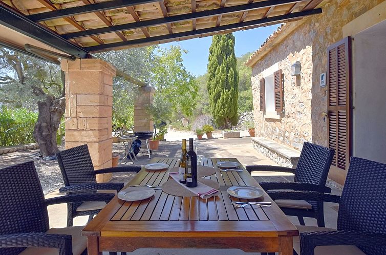 Vakantiehuis Finca mit Bergblick, Schwimmbad und Klimaanlage