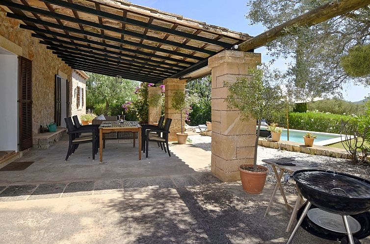 Vakantiehuis Finca mit Bergblick, Schwimmbad und Klimaanlage