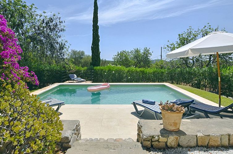 Vakantiehuis Finca mit Bergblick, Schwimmbad und Klimaanlage