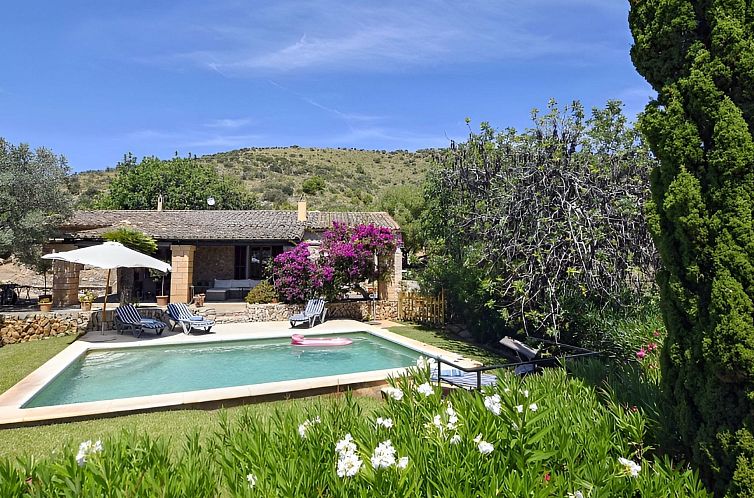 Vakantiehuis Finca mit Bergblick, Schwimmbad und Klimaanlage