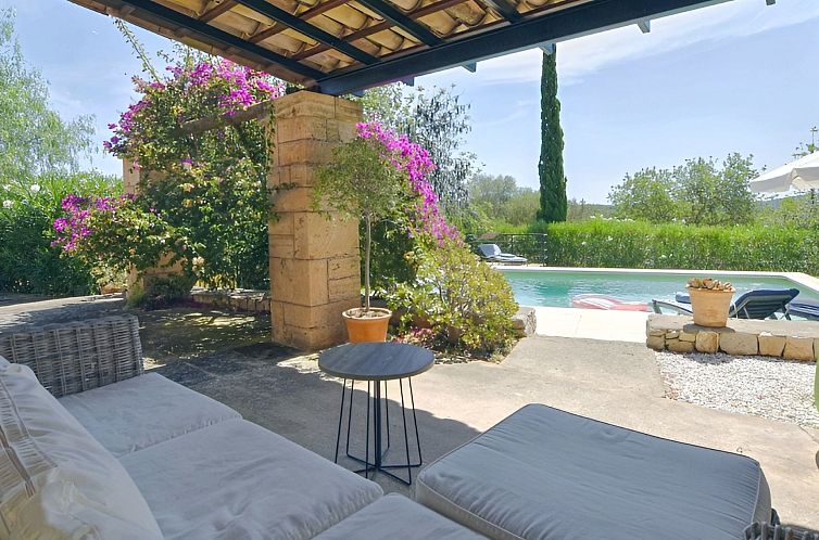 Vakantiehuis Finca mit Bergblick, Schwimmbad und Klimaanlage