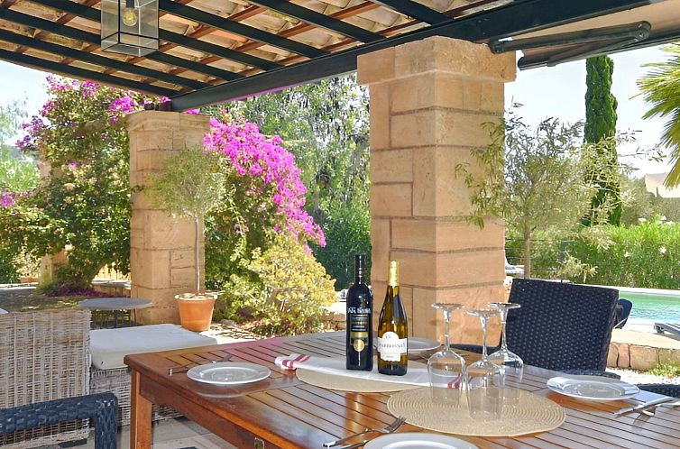 Vakantiehuis Finca mit Bergblick, Schwimmbad und Klimaanlage