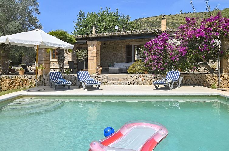 Vakantiehuis Finca mit Bergblick, Schwimmbad und Klimaanlage