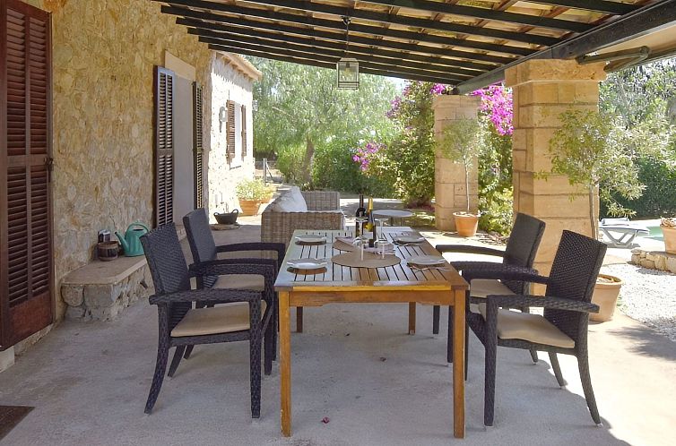 Vakantiehuis Finca mit Bergblick, Schwimmbad und Klimaanlage