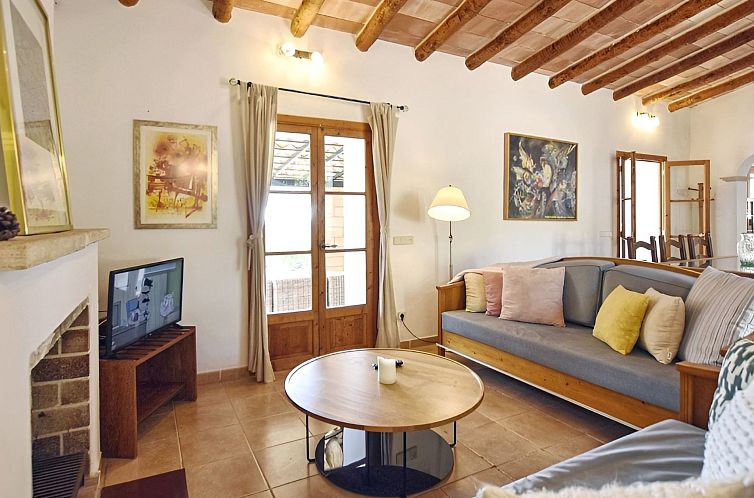 Vakantiehuis Finca mit Bergblick, Schwimmbad und Klimaanlage