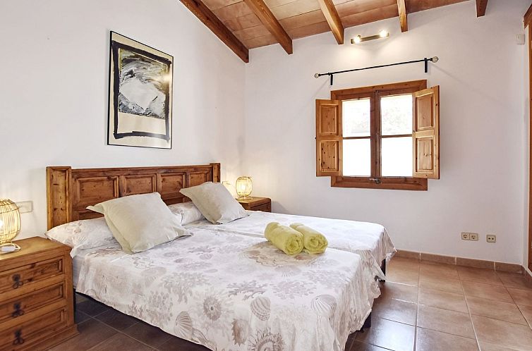 Vakantiehuis Finca mit Bergblick, Schwimmbad und Klimaanlage