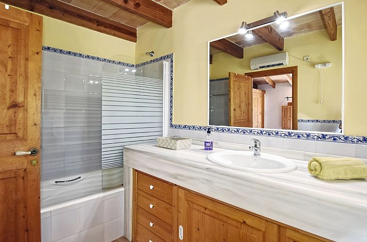 Vakantiehuis Finca mit Bergblick, Schwimmbad und Klimaanlage