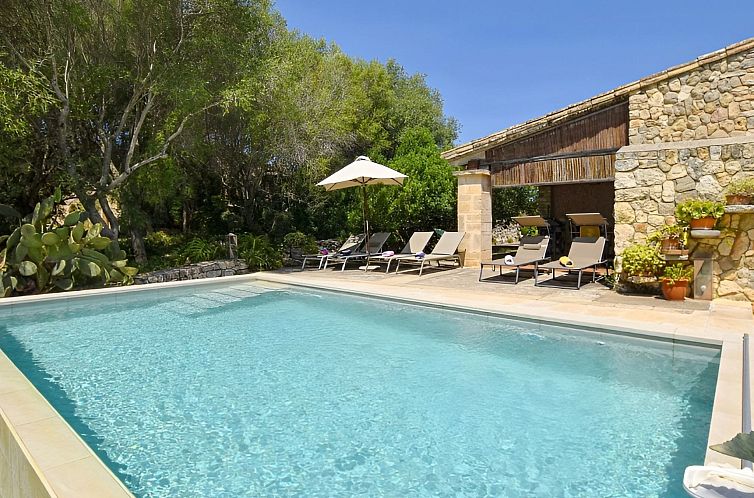 Vakantiehuis Finca mit Ruhe und Infinity-Pool